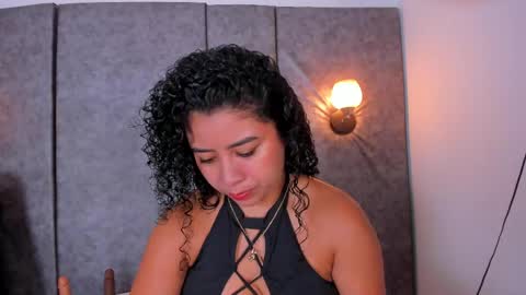 thara webstter online show from May 27, 11:29 am