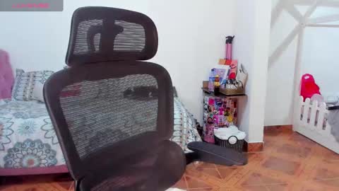   online show from December 17, 3:06 pm