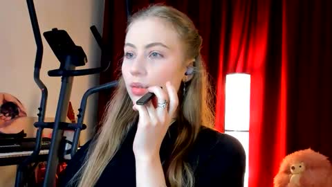 Snapshot of the_steel_magnolia_ chatting on October 2, 2:49 am Ally    STREAMING ON TWITCH NOW Check my Twitter for updates online show from October 2, 2:49 am