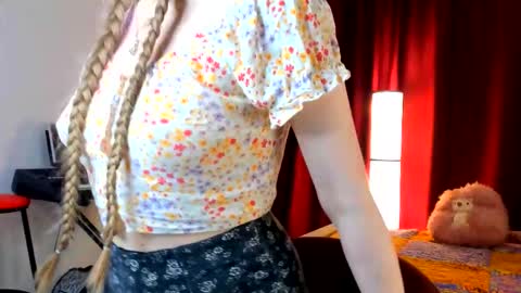 Snapshot of the_steel_magnolia_ chatting on October 22, 2:33 pm Ally    STREAMING ON TWITCH NOW Check my Twitter for updates online show from October 22, 2:33 pm