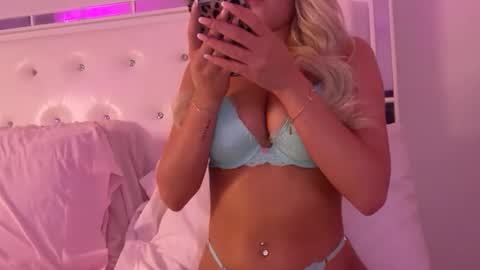 Grace  paige online show from December 23, 1:53 am