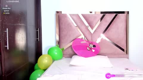 TheChicaNextDoor  online show from March 19, 11:20 pm