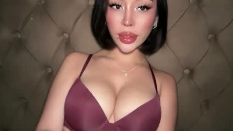 Elle  dont forget to folloW me and thumbs up online show from March 9, 4:59 am