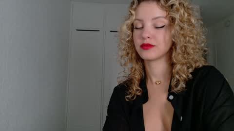Lily Marie online show from November 6, 10:37 pm