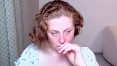 Ella online show from October 6, 6:45 pm