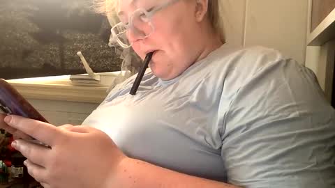 Snapshot of thesashadomme chatting on October 3, 8:47 pm The Sasha Domme online show from October 3, 8:47 pm