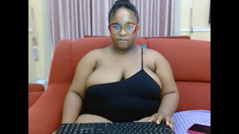 Snapshot of thickjuicyxxx chatting on October 12, 8:33 pm thickjuicyxxx online show from October 12, 8:33 pm