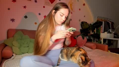 Amelia  shows on mondays fridays and sundays  if anything changes im giving updates on my fansly  online show from September 22, 4:16 pm