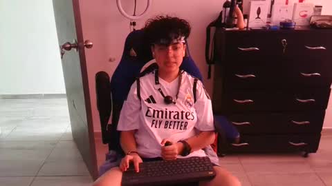 Snapshot of thomascooper_cams chatting on February 19, 8:10 pm VALERIA online show from February 19, 8:10 pm