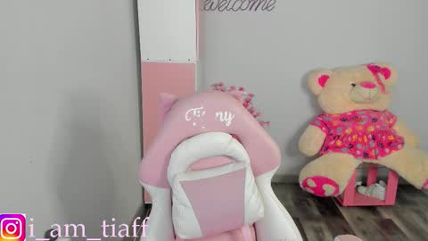 Snapshot of tifany_tay2 chatting on October 4, 4:18 am hey am julietha online show from October 4, 4:18 am