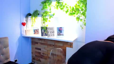 Tifany Lorens online show from May 20, 12:02 pm