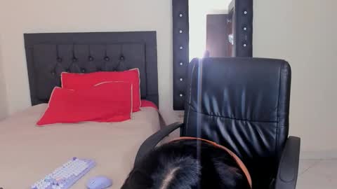 VAL online show from April 15, 9:37 pm