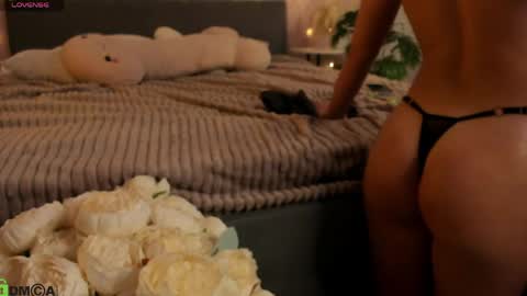 tiffany_robinson online show from April 13, 8:04 am