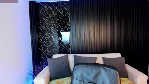 tiffanyhoustton online show from April 9, 12:10 pm