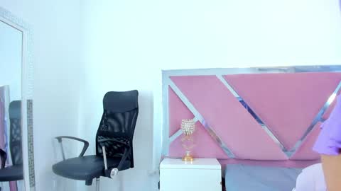 Tiffany Miller online show from December 26, 2:48 pm