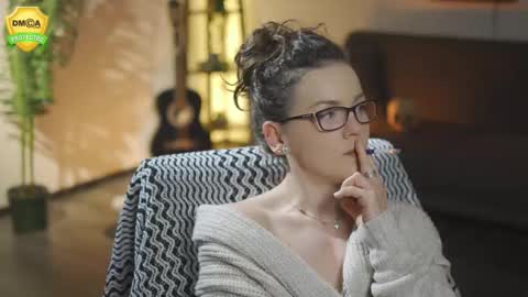 tiffanyriox online show from March 18, 12:48 am