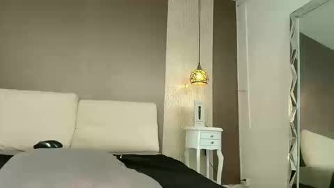 T I F F A N Y online show from February 23, 8:52 pm