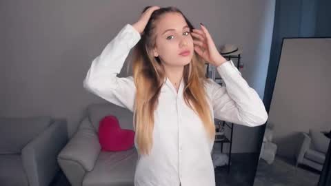 Elizabeth Elize online show from November 10, 10:21 am