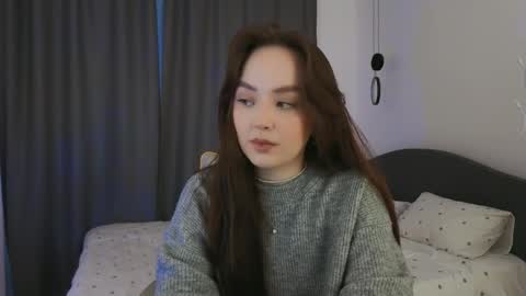 Mia online show from April 6, 1:34 pm