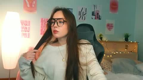 Mia online show from January 18, 7:32 pm