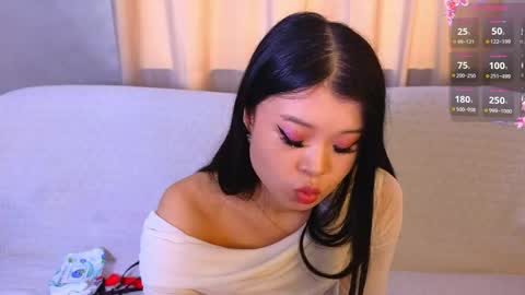 tina__kim online show from April 15, 9:21 am