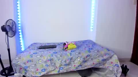 tinas_smith online show from December 22, 6:44 pm