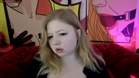 TinkerrBelll online show from April 4, 7:02 pm