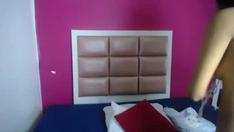 tiny_sarah1 online show from November 8, 9:47 am