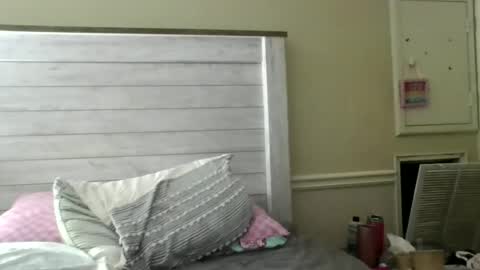 tinyassbossymilf online show from June 12, 10:23 am