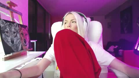 stage Kylie Sinner  brand CLITBAIT online show from October 27, 11:10 pm