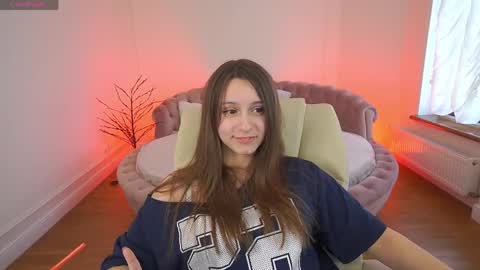 tinynataliee online show from April 11, 7:45 am