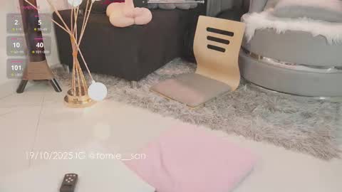 Snapshot of tomie_san chatting on October 20, 2:25 am Tomie online show from October 20, 2:25 am