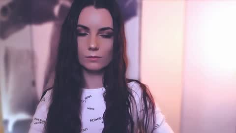 Elizabeth online show from January 18, 7:15 pm