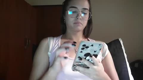 triana_bell online show from March 15, 8:33 pm