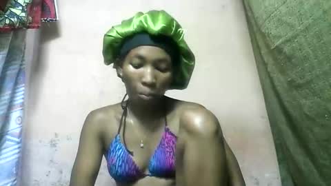 tricia9794 online show from April 12, 3:37 pm