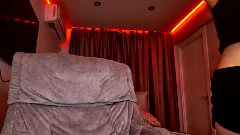 tripleprinces online show from November 19, 6:19 pm