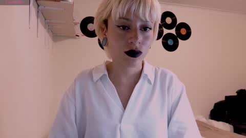 Cait online show from November 13, 4:22 am