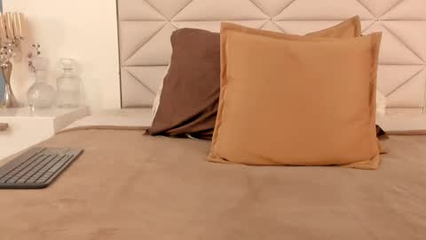 Twiggy online show from March 25, 8:23 pm