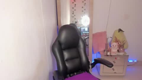 Snapshot of tylor_love chatting on January 27, 10:06 pm tylor_love online show from January 27, 10:06 pm