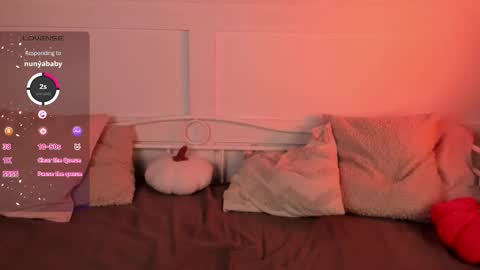 Una  online show from October 12, 9:55 am