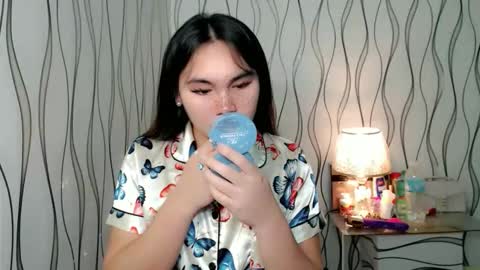 QUEENSY online show from December 4, 2:36 am