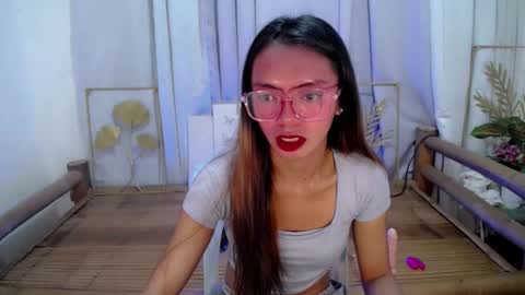 ur_petite_wifexx online show from March 26, 9:55 am