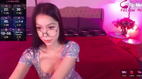 Snapshot of urgoddessofsex chatting on January 17, 2:18 am angela online show from January 17, 2:18 am