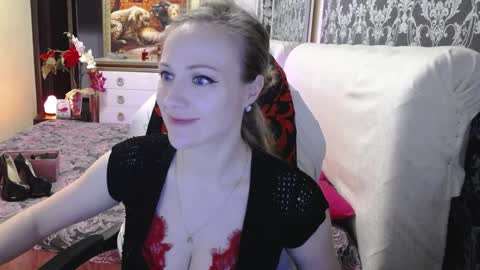 UrSecretTreasure88 online show from April 3, 11:30 am