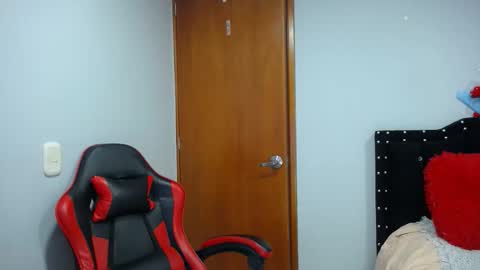 Eveling Blanco  online show from April 6, 8:54 pm