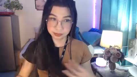 Snapshot of urwetasianprincessxx chatting on December 8, 9:24 am Ashley Kate Mateo Gray online show from December 8, 9:24 am