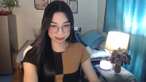 Snapshot of urwetasianprincessxx chatting on March 5, 11:28 am Ashley Kate Mateo Gray online show from March 5, 11:28 am