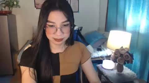 Snapshot of urwetasianprincessxx chatting on March 10, 11:55 am Ashley Kate Mateo Gray online show from March 10, 11:55 am