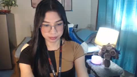 Snapshot of urwetasianprincessxx chatting on February 24, 11:41 am Ashley Kate Mateo Gray online show from February 24, 11:41 am