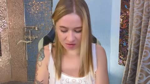 Leila online show from October 20, 6:33 pm